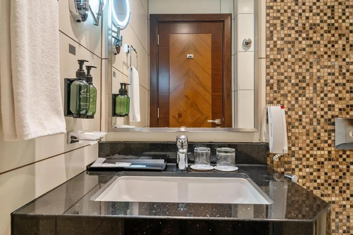 New Studio W & Infinity Pool & Gym Near Burj Khalifa Dubai 0*,